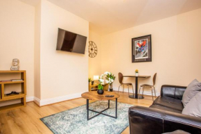 Stunning 2 Bed Flat- Parking - Fast Wifi - Close to city centre